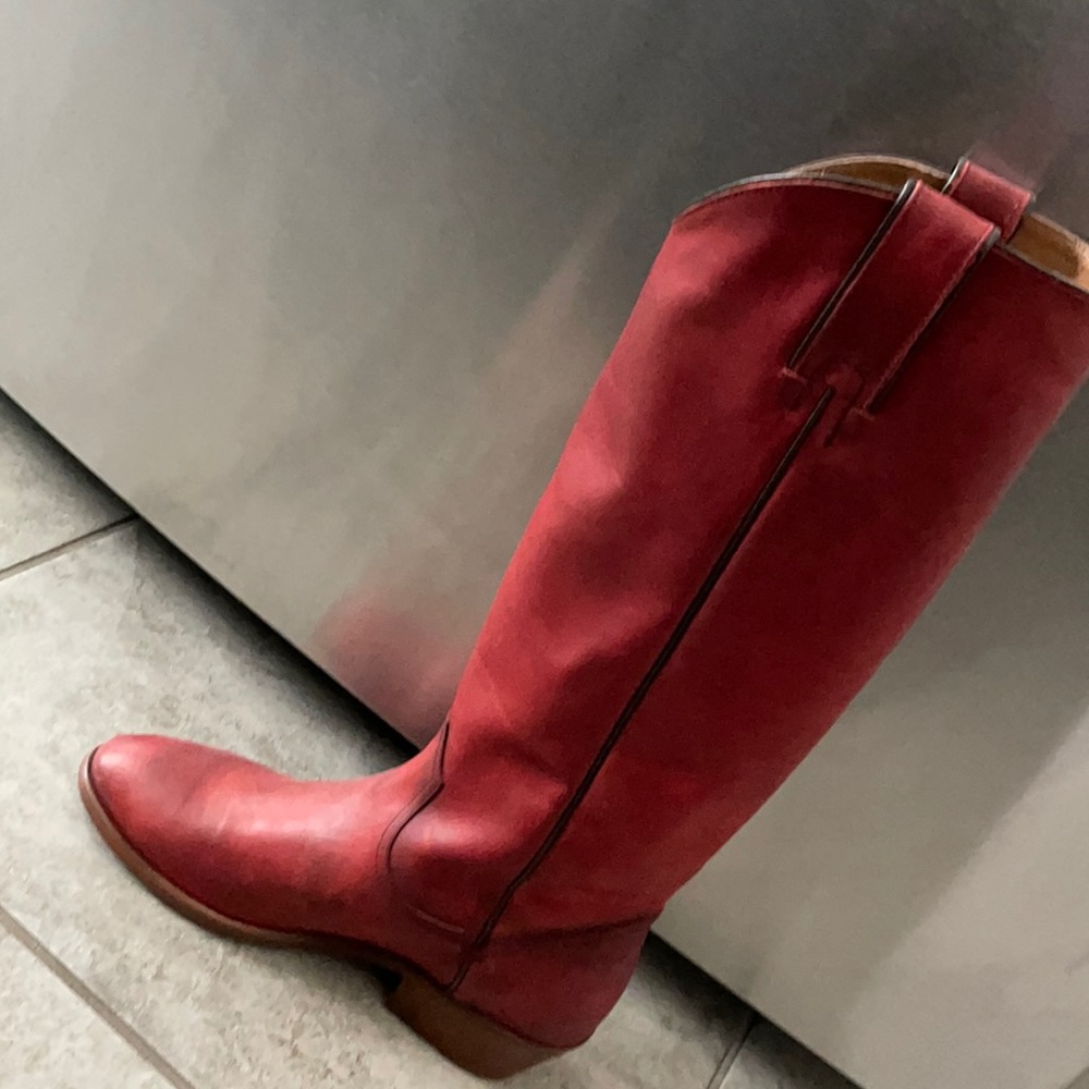Frye Carson Boots in Crimson